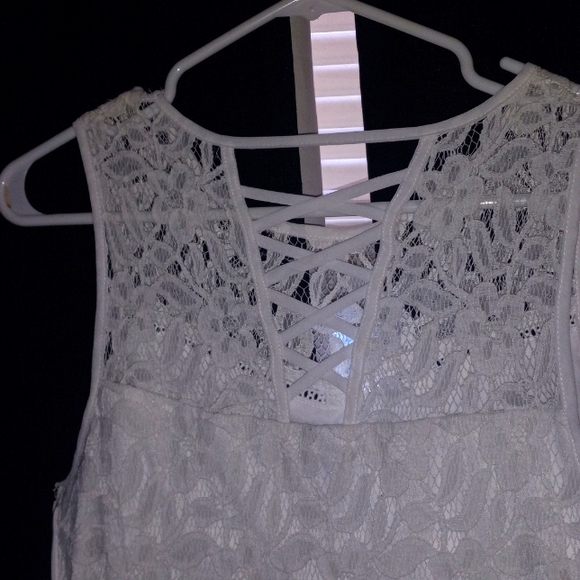 Size 9 speechless dress crisscross in the back open lace on the top - Picture 4 of 8